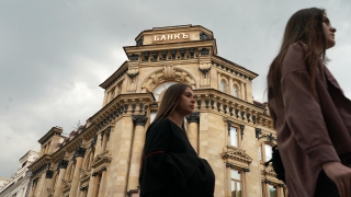 Банки захотели списывать деньги клиентов со "спящих счетов"