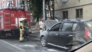На Большой Казачьей загорелся "Рено"