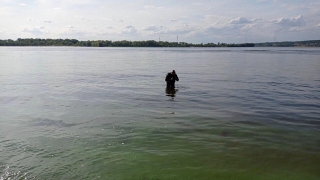 Водолазы достали из Волги утопленника