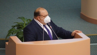 Олег Костин об укрупнении роддомов: "Сейчас почти все рожают в Саратове"