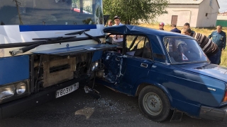 Под Энгельсом в аварии с пассажирским автобусом погиб мужчина