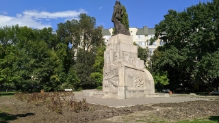 Эколог возмущен "профессионализмом" озеленения саратовского сквера