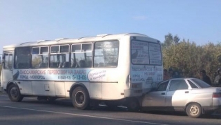 В ДТП с автобусом под Вольском пострадали два человека