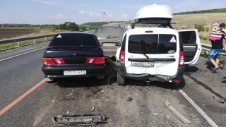 Два пенсионера пострадали в массовой аварии под Саратовом