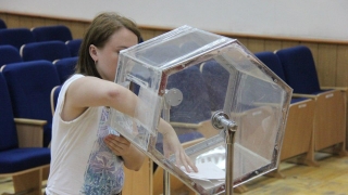 Еще 13 саратовских сирот получили ключи от новых квартир