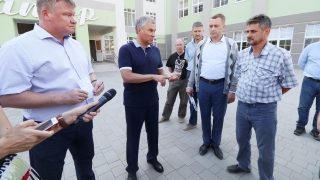 Вячеслав Володин требует прекратить отправлять аварийников и сирот на окраины