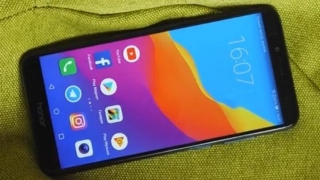 У пятиклассницы украли телефон на детской площадке