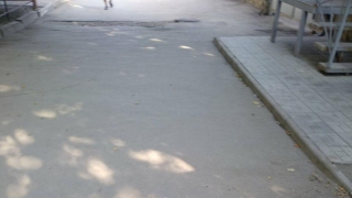 Жители Заводского района просят сделать "хотя бы 30 метров тротуара"