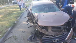 Балаковский водитель не удержал "Lada XRAY" и врезался в столб