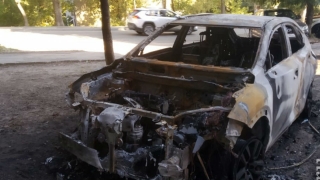 Полиция ищет подозреваемых в поджоге "Лексуса" на Деловой