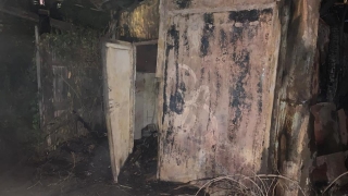 В сгоревшем гараже на Челюскинцев пожарные нашли труп