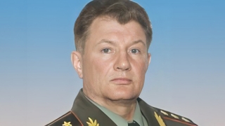 Валерий Радаев наградил генерал-полковника почетным знаком