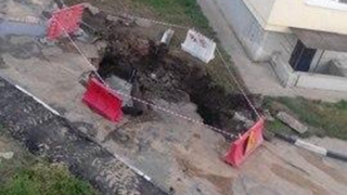 Жители, "КВС" и УК спорят о причинах затопления 50 квартир в Саратове