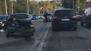 На Молочке встретились "Приора" и "четырнадцатая". Пострадали оба водителя