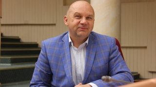 Поправки в бюджет. Депутат назвал "враньем" сведения о ремонте школ