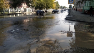 Жители Заводского района видят воду только на улицах