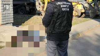 В Энгельсе на тротуаре нашли окровавленный труп