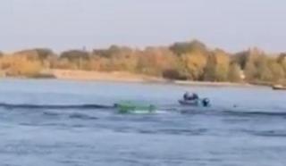 Спасатели выловили в Затоне выпавшего из катера мужчину