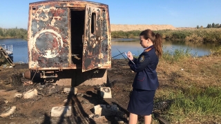В саратовском СНТ сторож сгорел вместе с вагончиком