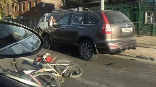 В центре Саратова "Хонда" сбила велосипедиста