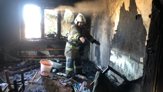 В сгоревшем деревянном доме нашли труп мужчины