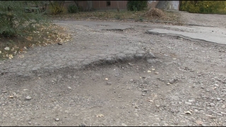 Жители саратовской улицы требуют отремонтировать дороги к детсадам
