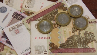 Средняя саратовская зарплата за два месяца упала на 1583 рубля