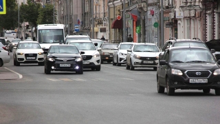 Из-за обвала рубля в России продолжают дорожать автомобили