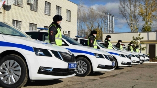 Лучшим сотрудникам ДПС в Балакове выдали ключи от новых автомобилей