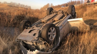 На саратовской трассе погиб пассажир перевернувшейся "Тойоты"