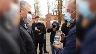 В Саратове водитель троллейбуса подарил спикеру Госдумы бутылку самогона