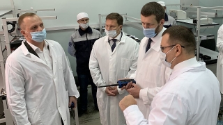 Замминистра РФ оценил новый проект и спортзал саратовского завода