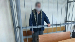 Сын сломал ребра престарелой беспомощной матери. Она умерла, он раскаялся