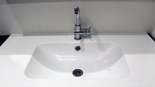 В поселке Ленинского района отключают воду третий день подряд
