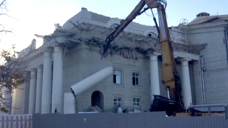 Фасад саратовского театра остался без колонн