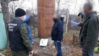 Облил горючим, поджег и ударил лопатой в шею: саратовец пытался убить жену на даче