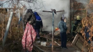 В Саратове семья с четырьмя детьми после пожара осталась без дома и вещей