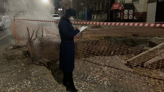 Падением пенсионерки в котлован на Хользунова заинтересовались следователи