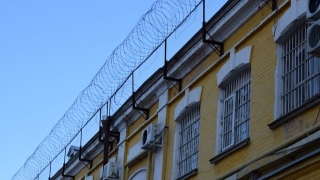 Напавшего на сотрудника СИЗО парня отправили на строгий режим