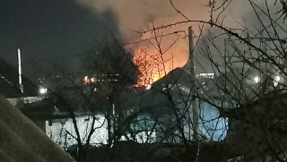 В Заводском районе 22 бойца МЧС тушили нежилой дом