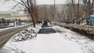 Саратовский депутат считает вредительством укладку асфальта в снег