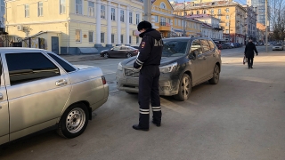 Пять автохамов с Московской оштрафованы по тысяче рублей