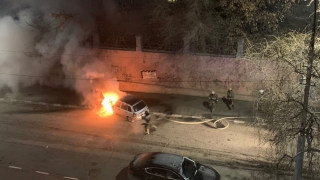 На Валовой полыхает автомобиль