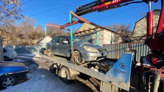 КВС: у задолжавшего 40 тысяч рублей за воду жителя Саратова изъяли "Лансер"