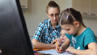 Маткапитал могут разрешить тратить на образование родителей