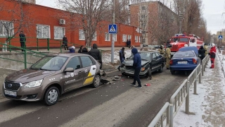В массовом ДТП на Безымянной пострадали два водителя