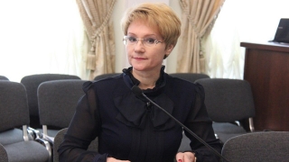 Лариса Ревуцкая стала и.о. директора школы в Саратове