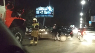 Неудачная встреча "Приоры" и "Датсуна" обернулась пробками на Навашина