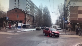 Молодой водитель устроил ДТП на Новоузенской. В больнице три пассажирки