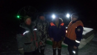 На Волге со сломавшейся аэролодки эвакуировали двух рыбаков